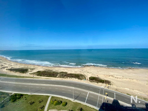 Departamento De 4 Dormitorios En Venta En Estrella De Mar, Punta Del Este