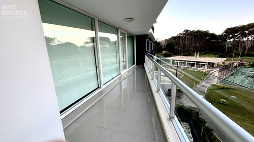 Venta De Apartamento Esquinero, Torre One I, Roosevelt, Punta Del Este.