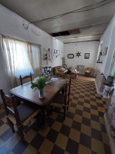 Casa Centrica Con Potencial Comercial