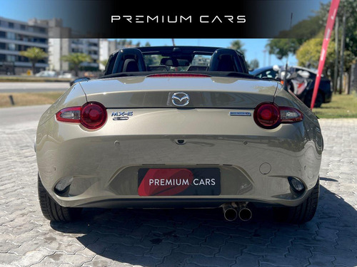 Mazda MX-5 Miata 2.0 Soft Top MT