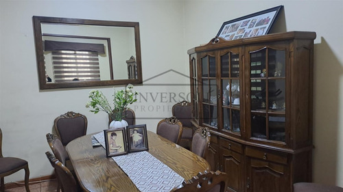 Casa En Venta De 4 Dorm. En Ñuñoa