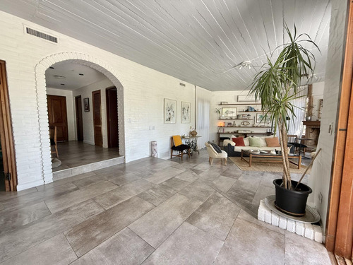 Impecable Casa Con Jardin, Parrilla Y Pileta En Venta - Vista Al Golf - Club Nautico Escobar