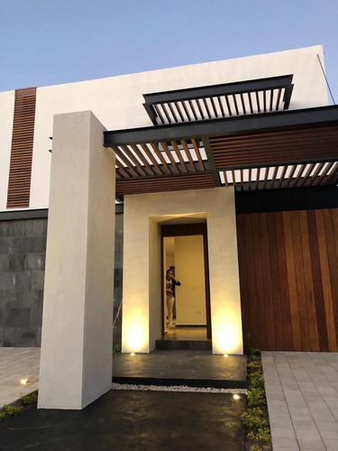 Imagen 3 de 17 de Casa En Venta, 4 Recamaras, Piscina En Lagos Del Sol, Cancún.