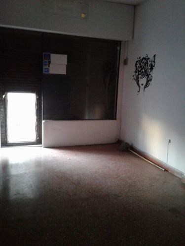Imagen 1 de 5 de Local En Alquiler La Tablada.-