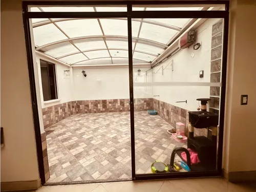 Vendo Apartamento En Laureles Medellín En Edificio De 185 M², Piso 1
