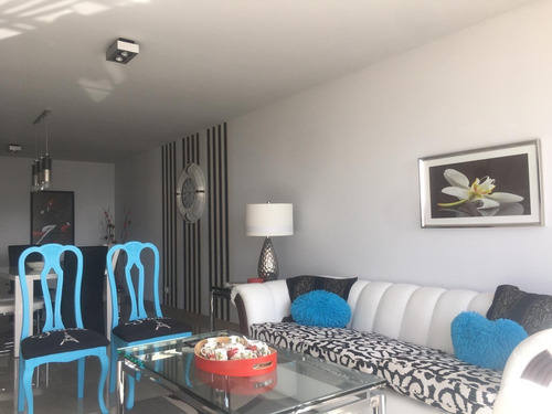 Imagen 2 de 17 de Apartamento En Venta De 2 Dormitorios C/ Cochera En Punta Shopping