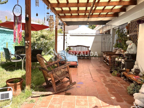 Casa En Venta De En La Reina. 376/ 119 Mts.uf 6.700