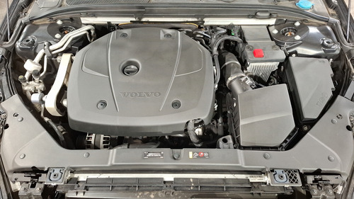Volvo S60 2.0 T5 MOMENTUM AUTO