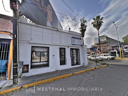 Imagen 4 de 21 de Local Esquina Frente Parque 9 De Julio A Pasos De Esquina Norte