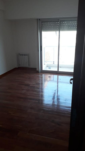 Departamento En Venta - 2 Dormitorios 1 Baño - Cochera - 85mts2 - La Plata