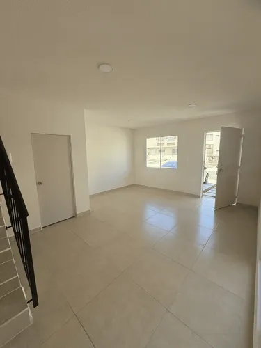 Casa Amplia,comoda,iluminada,modelo Montesinos, 119 M2t, 2niveles ,  3 Recàmaras, 2 1/2  Baños, 2 Estac. Terraza Lateral, Amenidades, Cisterna 5000lts,  Fracc.  Real Madeira,  Sur 
