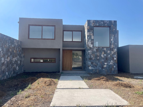 Maravillosa Casa En Exclusivo Condominio Piedra Roja Nueva!