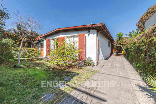 Casa Con Patio En Juan Esteban Montero