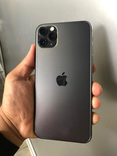 Se Vende iPhone 11 Pro Max De 64gb, Batería Al 92%