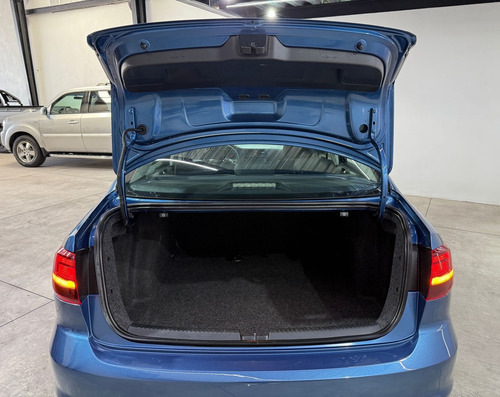 Volkswagen Jetta 2.5 Sportline At