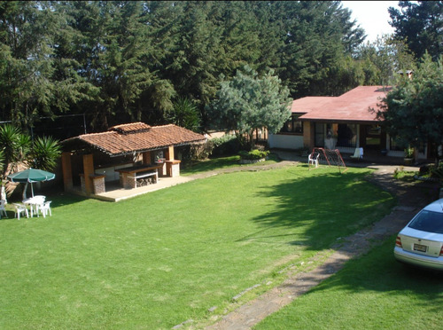 Casa Con Gran Jardín,   Las Flores Topilejo, Tlalpan 1390m2