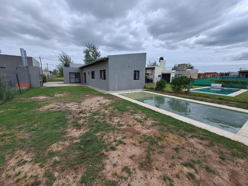 Casa De 2 Dormitorios En Roldán A Estrenar Con Piscina!!! Hermosa!!