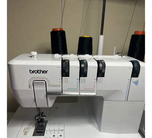 Máquina De Coser Collareta Brother Cv3440 Blanca 220v