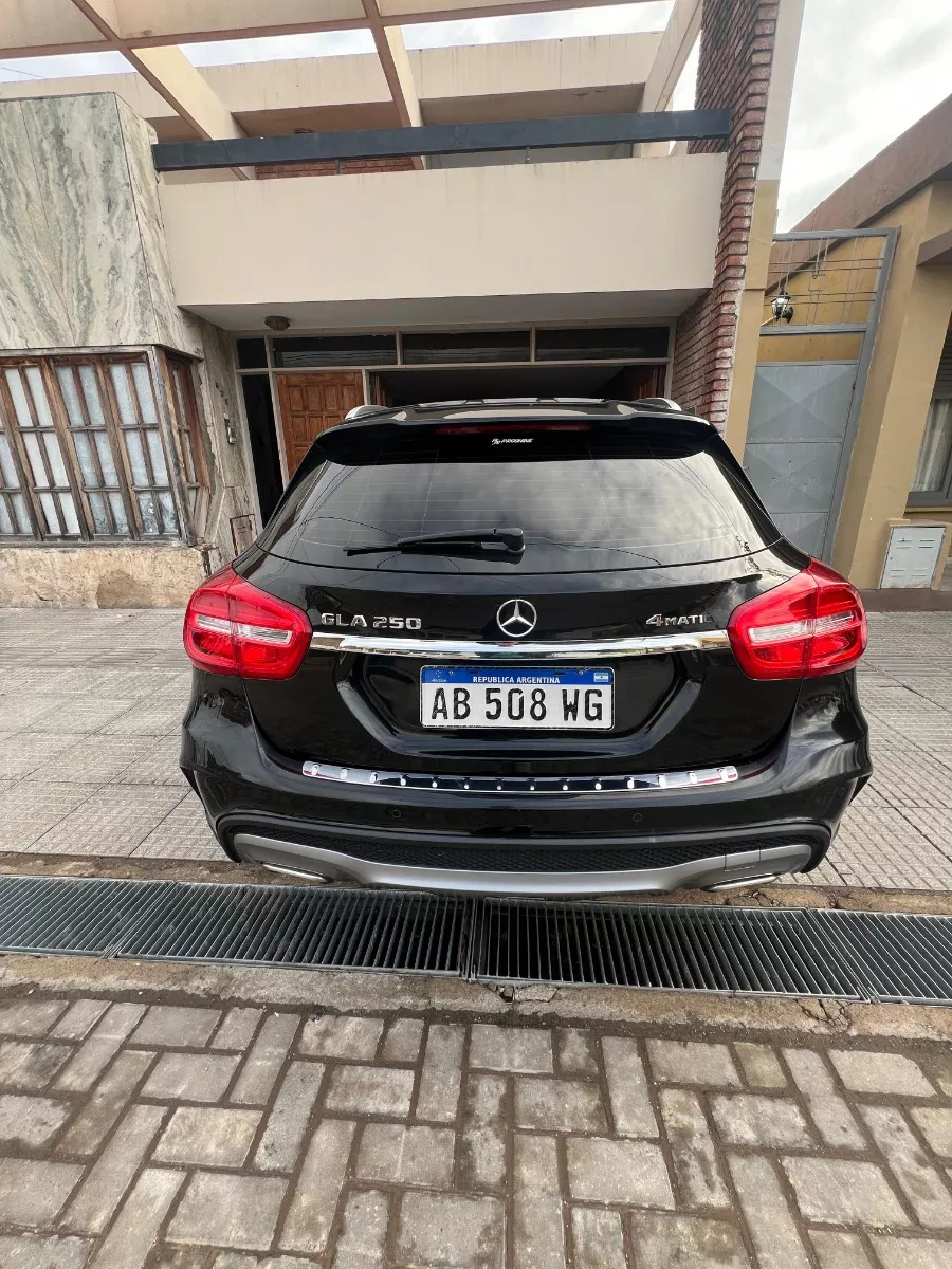 Mercedes-Benz Clase GLA 1.6 Gla250 Amg-line 211cv