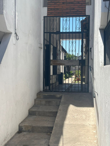 Duplex De 3 Ambientes Con Patio En Lomas Del Mirador