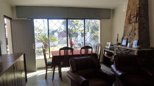 Venta. Dos Casas, Más Dos Apartamentos. Ideal Dos Familias.