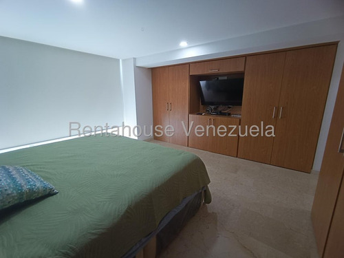 Un Hogar Que Combina Lujo, Amplitud Y Ubicación Privilegiada ___ Rahml ___ 25-21807