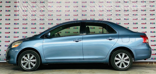 Imagen 3 de 15 de Toyota Yaris Sedán Premium Automático 2015