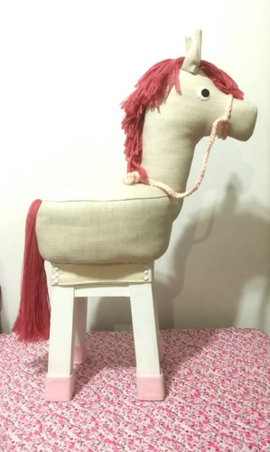 Banquito De Madera Con Caballito De Tela De Tapicería 50 Cm