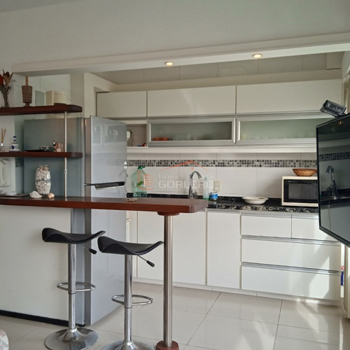 Apartamento En Alquiler Anual En Punta Del Este, Mansa Frente Al Mar 2 Dormitorios