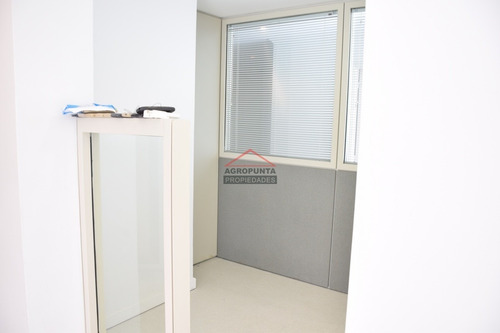Amplio Local Comercial Sobre Av Roosevelt- Ref: 5374
