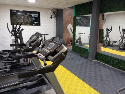 Piso Pvc Encastrable Con Relieves P/gimnasios E Industrias Amarillo, Negro Y Gris Pvc