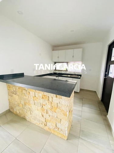 Imagen 4 de 8 de Rento Hermosa Casa En Privado