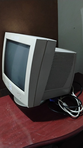 Monitor De Tubo Lg Studio Works 561n 14 Polegadas Bege (Usado)