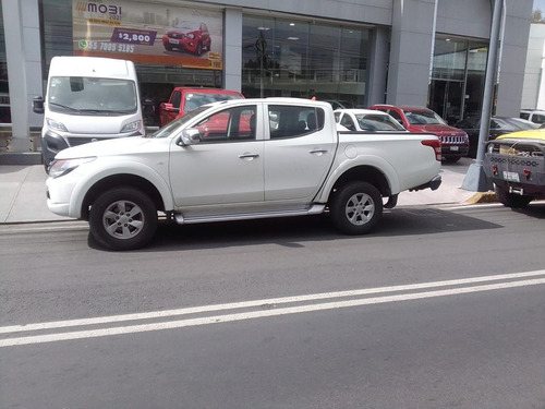 Imagen 3 de 6 de Mitsubishi L200 2018 2.4 Cabina Doble 4x2 Mt