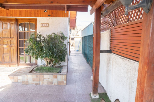 Se Vende Casa A Pasos De Vicuña Mackenna Con Santa...