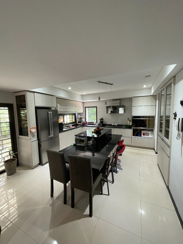 Casa De Lujo Estilo Moderno