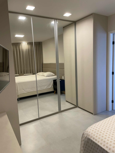 Apartamento Com Acabamento Em Alto Padrão.
