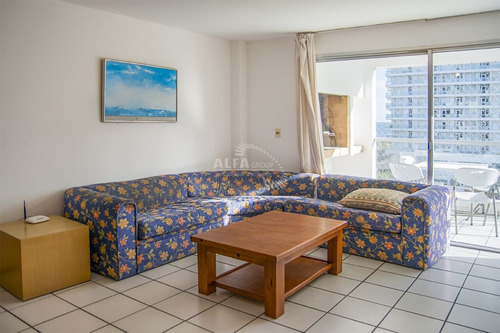 Imagen 4 de 18 de Apartamento De 3 Dormitorios Con Parrillero En Venta, Edif. Cap Breton. Playa Mansa.