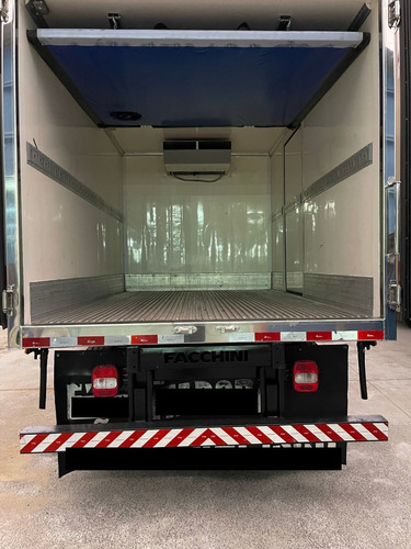 Imagem 4 de 12 de Delivery 5.150 Baú Frigorífico - 2016 (vuc)