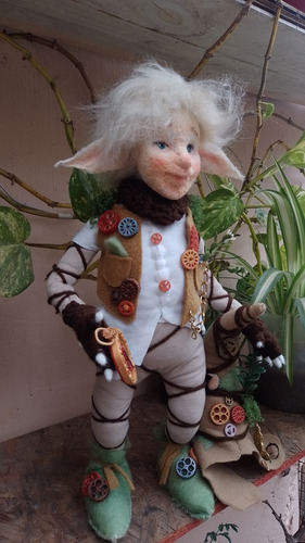 Duende Artesanal 40 Cms De Fieltro Agujado Articulado Beige