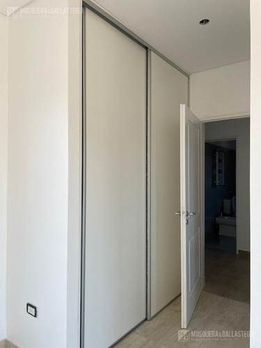 Imagen 20 de 30 de Muy Linda Casa Moderna En San Eduardo - Pilar Del Este
