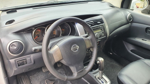 Imagem 8 de 9 de Nissan Livina 2012 1.8 Sl Flex Aut. 5p