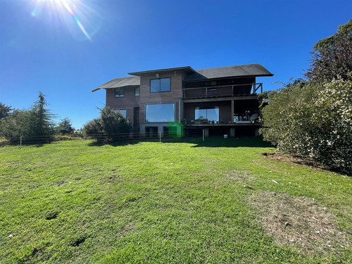 Hermosa Casa En Venta De 5 Dorm. En Osorno