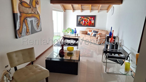 Hermosa Casa, Con Excelente Distribución Y Amplios Espacios Listos Para El Disfrute De La Familia. Fácil Mantenimiento Y Con Excelente Ubicación En Una De Las Mejores Urbanizaciones De Valencia