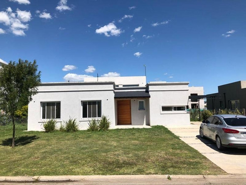 Hermosa Casa Estilo Minimalista De 4 Amb Barrio Santa Juana