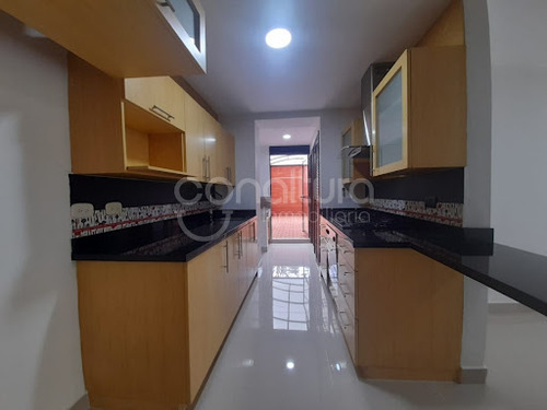 Apartamento En Arriendo Poblado 472-4949