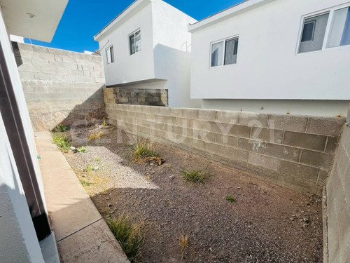 Casa En Renta En Saratoga, Reliz. Chihuahua, Chihuahua.