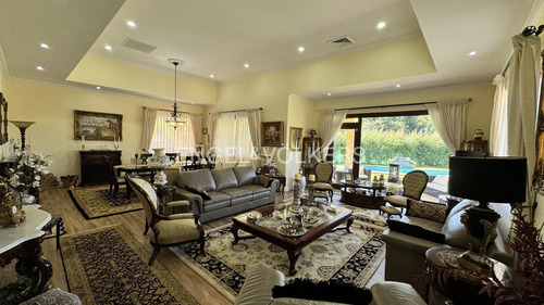 Venta Espectacular Casa En Mitrinhue