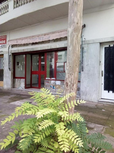 Imagen 9 de 10 de Local Villa Santa Rita Limite Con Floresta, Al Frente, 27.47 M2 Totales, Doble Vidriera