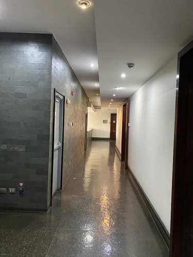 Oficina Habilitada En Exclusivo Sector De Nueva Costanera